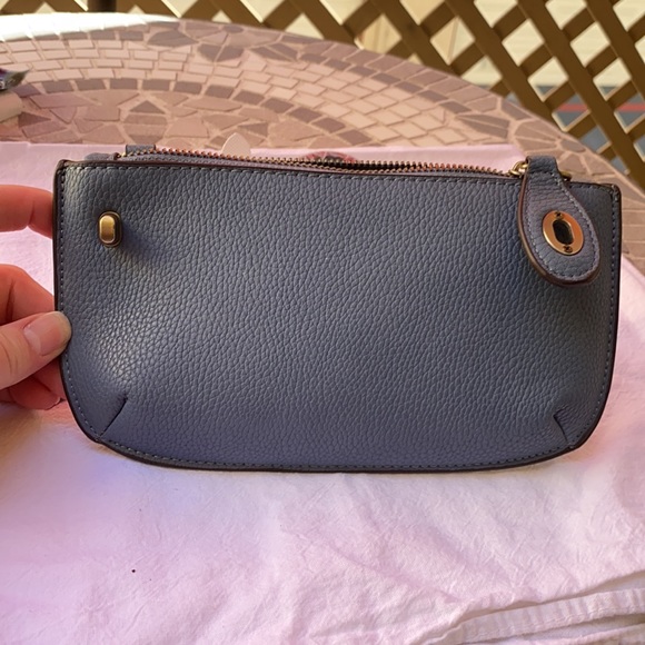 NWT!! Cute, Convertible Wristlet in Sky Blue - Picture 2 of 4